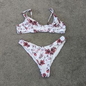 Zaful Women's Tropical Floral Pattern Bikini Set Size Small Cheeky